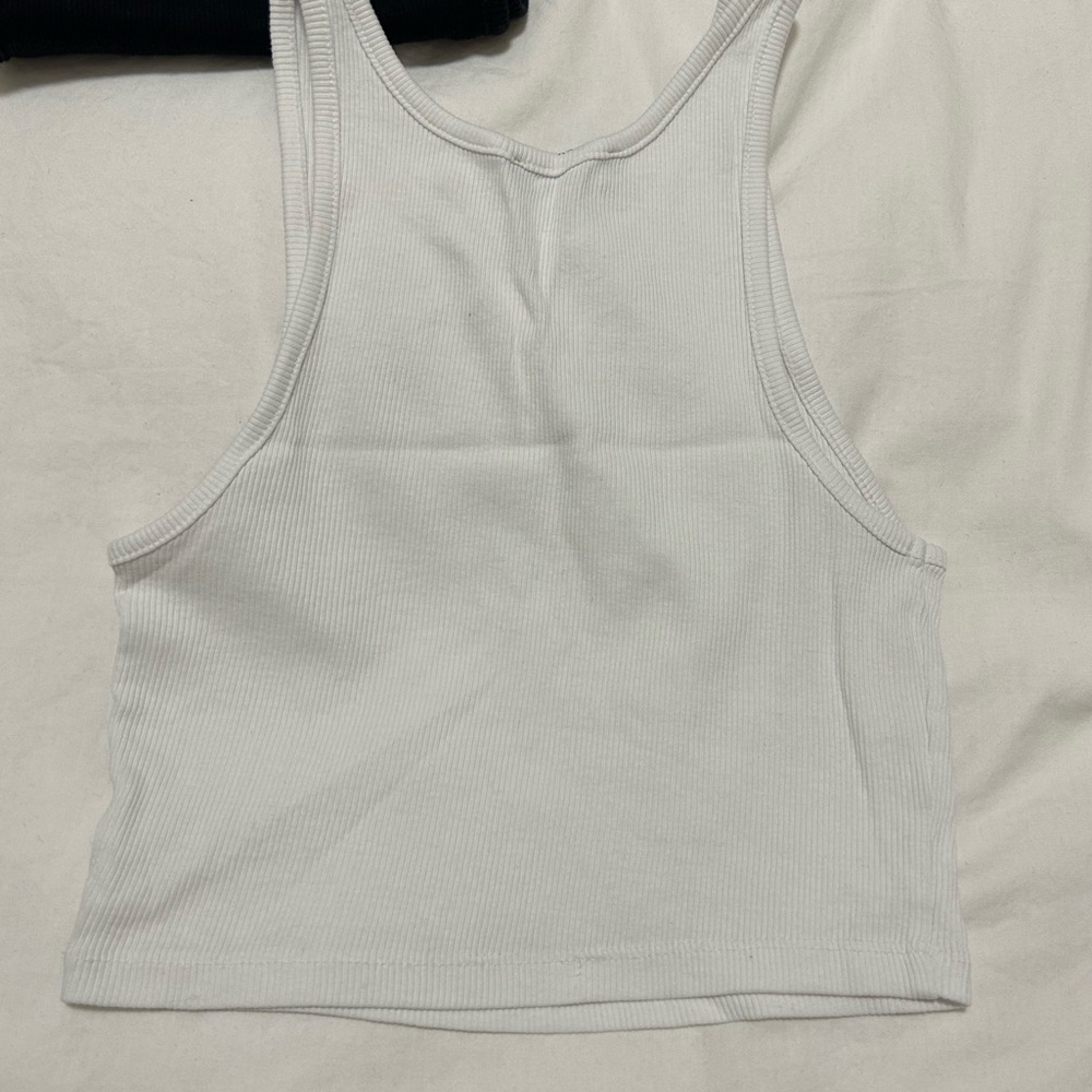 BUNDLE DEAL! 2 pack Ribbed Crop Tanks - Picture 4 of 4